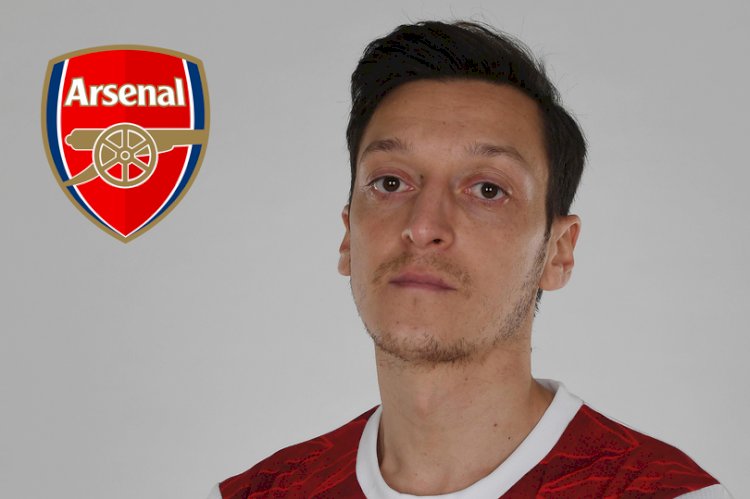 'Our new no.10 is coming!' - Arsenal fans in meltdown after spotting Mesut Ozil transfer hint