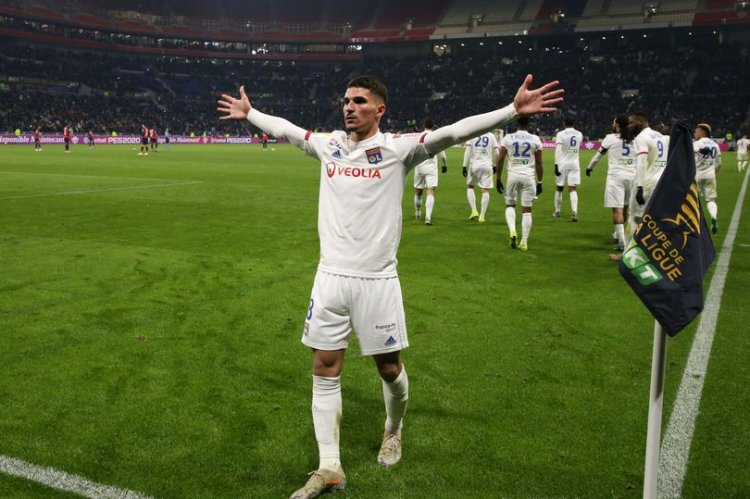 'He's coming!' - Arsenal fans have Alexandre Lacazette theory on Houssem Aouar transfer