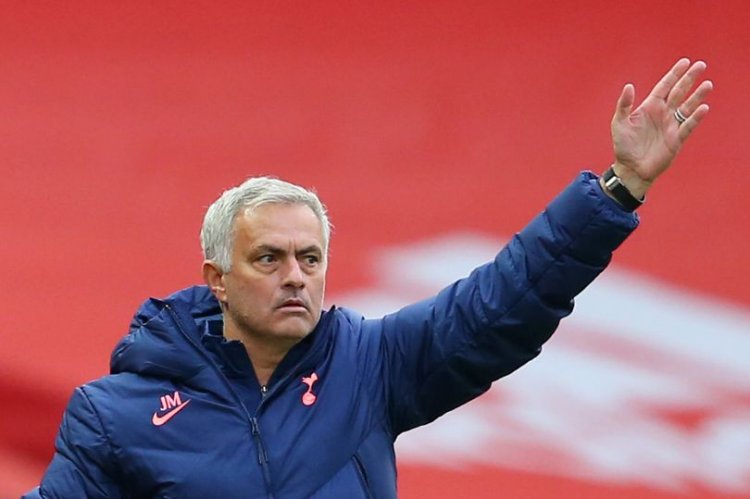 Jose Mourinho sends message to Manchester United over Edinson Cavani transfer