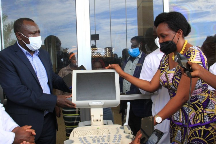 Lands Minister Nabakooba donates Ultrasound scanner to Mityana General Hospital