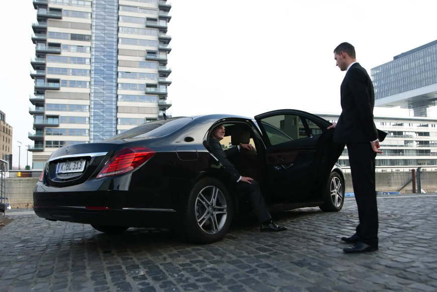Exquisite Elegance on Wheels: VIP Limo and Chauffeur Services Redefining Luxury in Singapore
