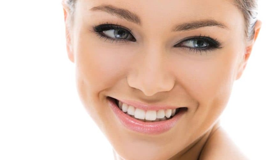 Bright Smiles, Caution Ahead: The Drawbacks of Teeth Whitening