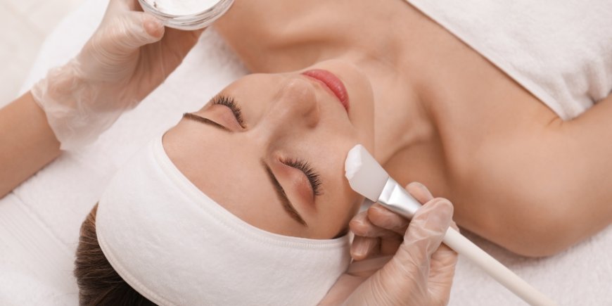 Salicylic Acid Peeling for Clearer, Smoother Skin