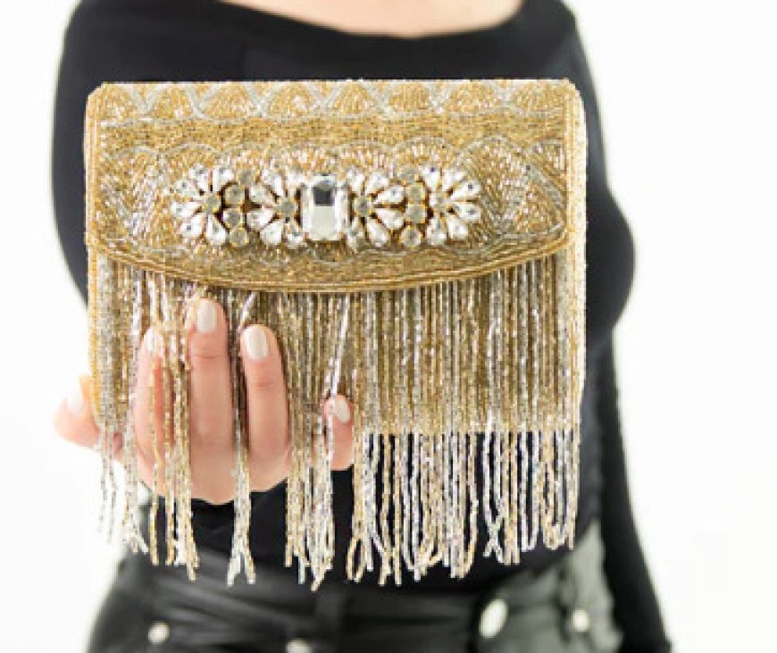 Style Guide: Pairing Clutch Purses for Women with Different Outfits