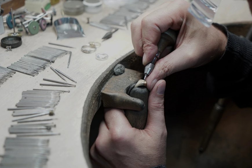 Exploring Unique Materials Used in Handmade Jewellery Design