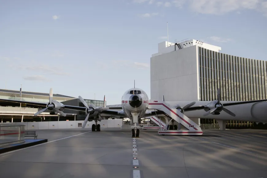 JFK Terminal 7: Airlines, Arrivals, and Dining Options