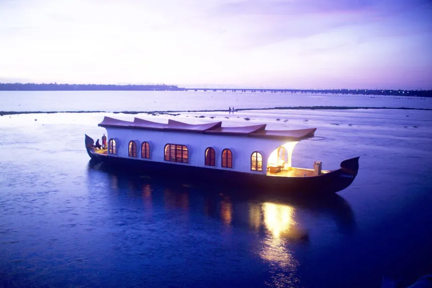 Alleppey Boat House Honeymoon: Creating Unforgettable Romantic Moments