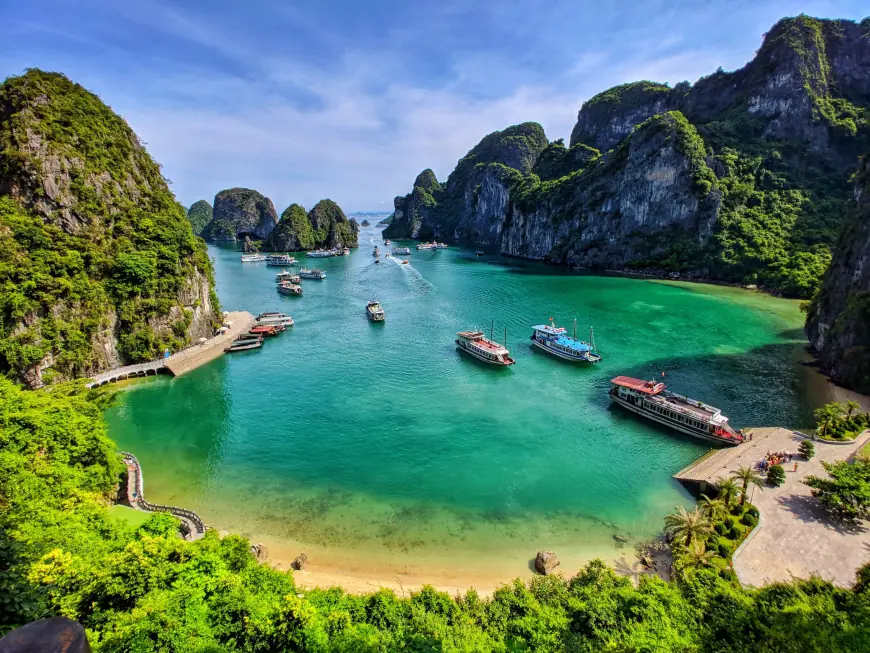 Your Ultimate Guide to a Vietnam Tour Package