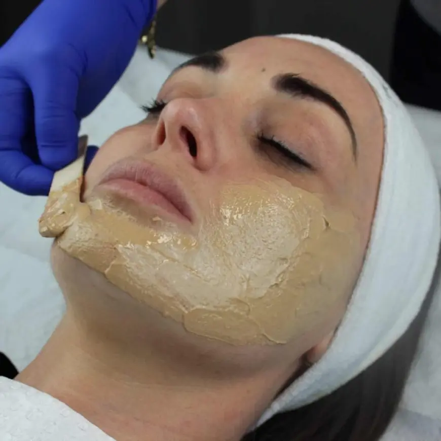 What conditions can Dermamelan Peel treat?