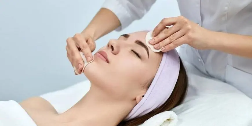 How Deep Cleansing Facials with Extraction Revitalize Your Skin