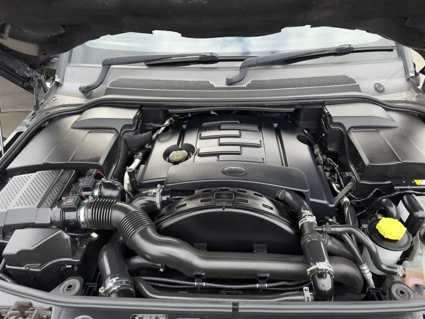 Performance and Efficiency: Range Rover Velar Engine Insights