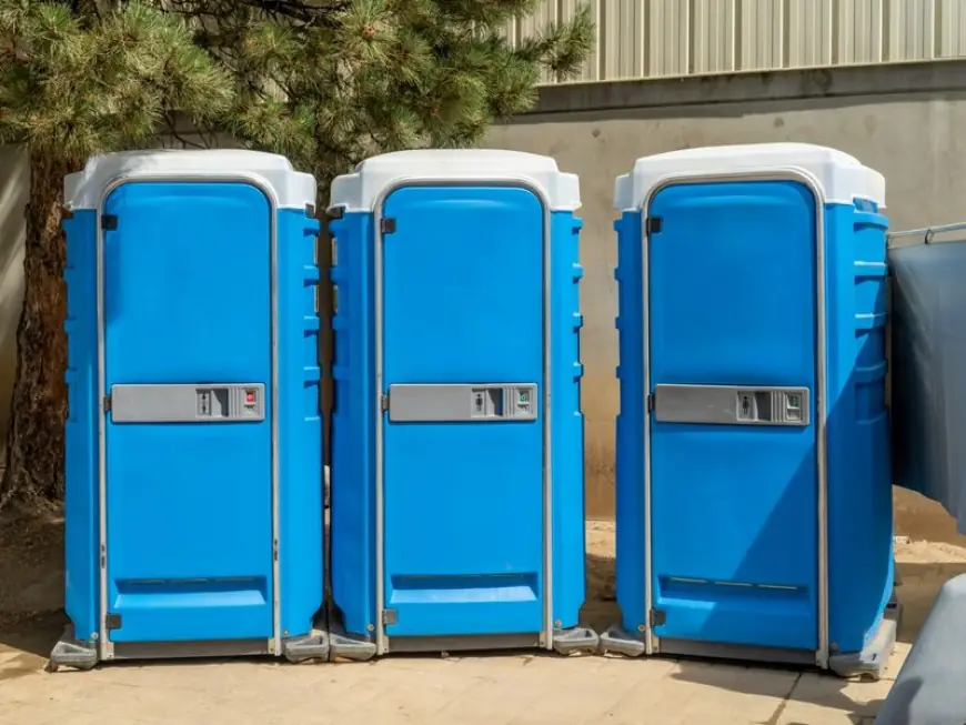 8 Reasons to Rent from Local Porta Potty Providers