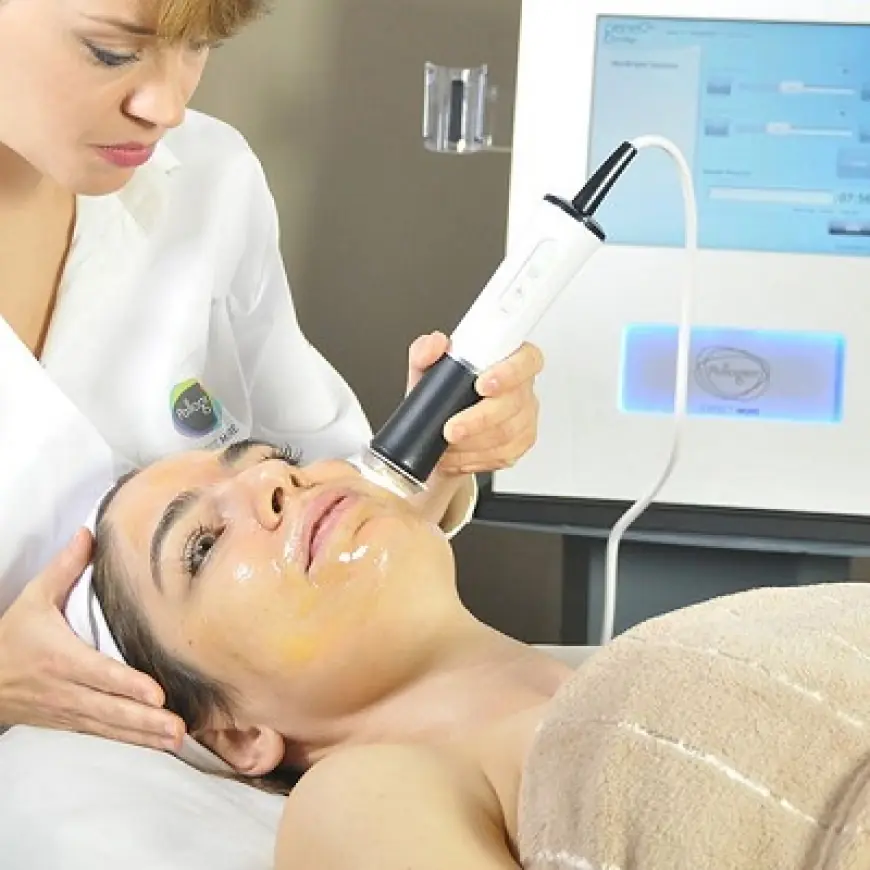 OxyGeneo Facial vs. Traditional Facials: What’s the Difference?