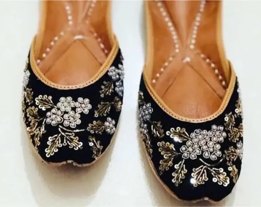 Gulbhahar Offers Timeless & Elegant Indian Juttis Online