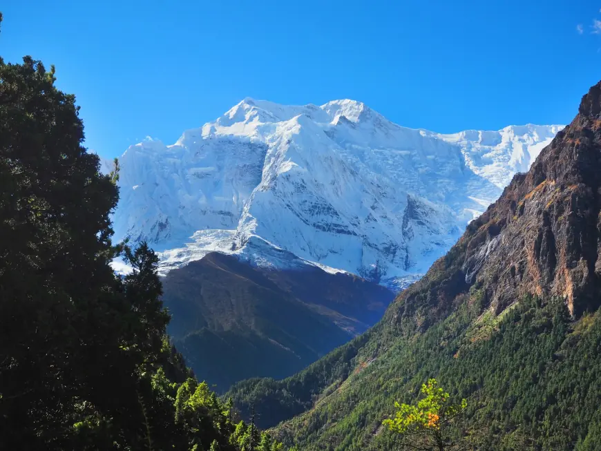 Annapurna Circuit Trek Guide: A Journey Through Nepal’s Majestic Himalayas