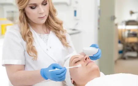 الفرق بين التقشير الخفيف والمتوسط والعميق في دبي