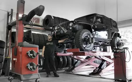How Do Jeep Custom Shops Balance Style and Performance in Their Builds?