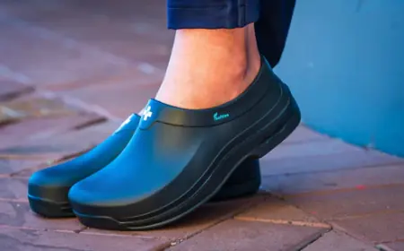 How To Pair Your Scrubs With The Right Nurses' Shoes
