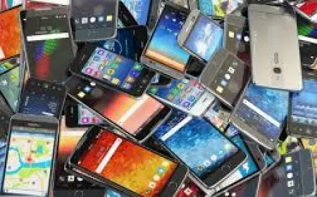 Why a Group of Robbers Returned Stolen Phones in Tears Outside a Police Station