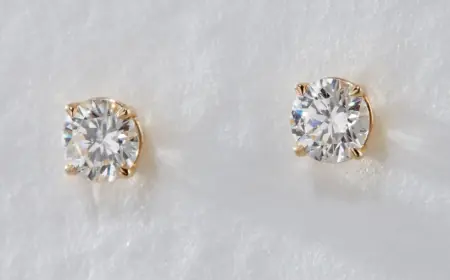 Small Diamond Earrings That Look Minimal But Glamorous