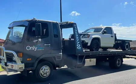 Emergency Breakdown? Why Tilt Tray Towing is Your Best Bet