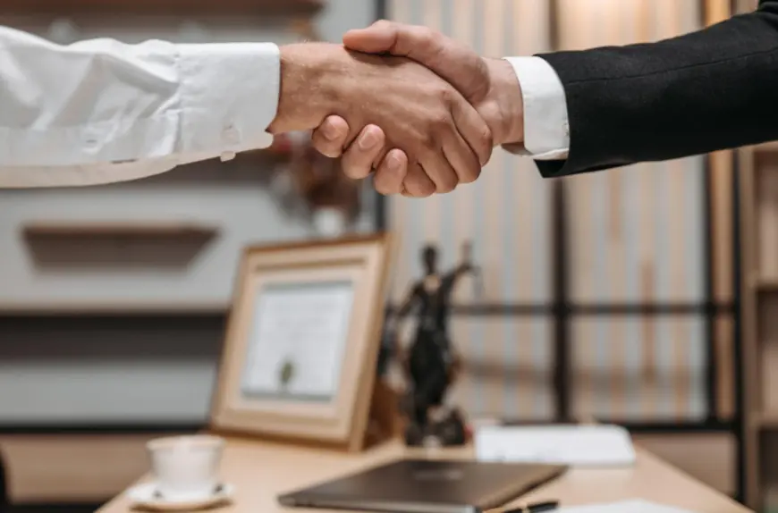 How Immigration Lawyers in Toronto Help With Express Entry Applications