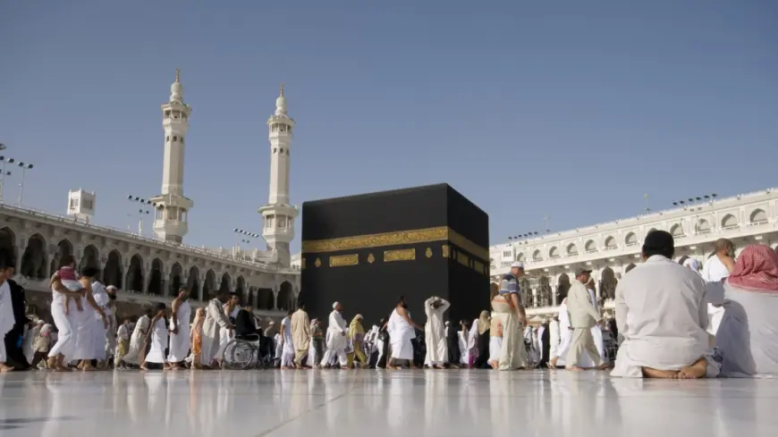 Booking Essential 3 Star Umrah Packages from UK