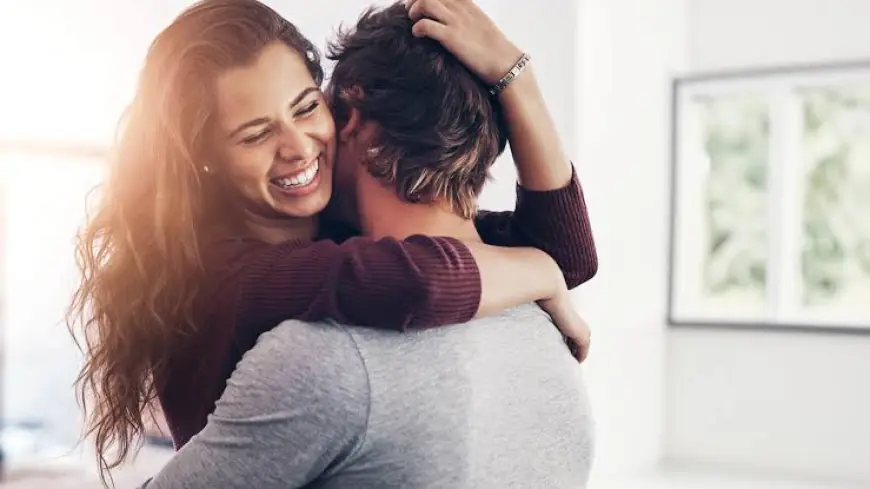 5 Subtle Habits That Deeply Captivate a Man Without Saying a Word