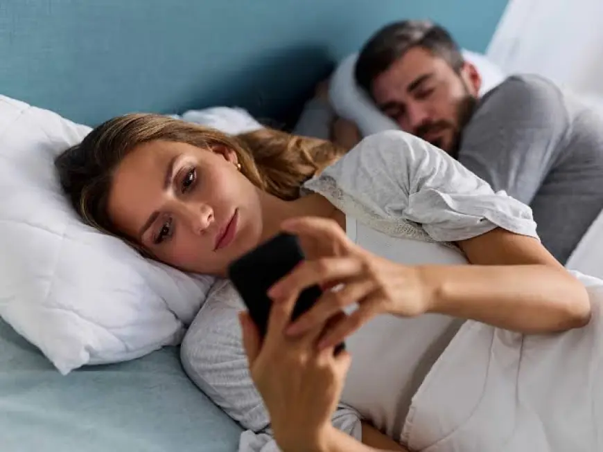 10 Quiet Clues He’s Breaking Your Trust (Without Cheating on You)