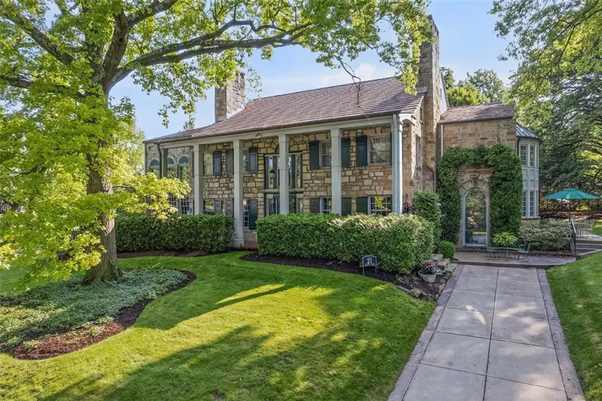10 Smart Tips to Sell Your House Faster in Any Market