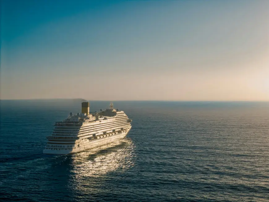 Top Dishes to Try on a Dubai Yacht Dinner Cruise