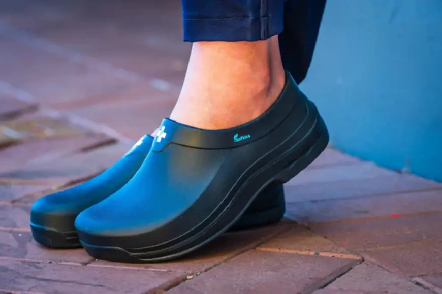 How To Pair Your Scrubs With The Right Nurses' Shoes