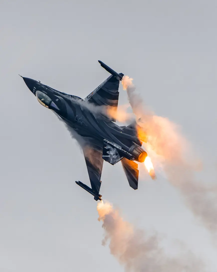 What Are the Main Reasons Behind a Flight Crash in Today’s World?