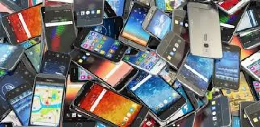 Why a Group of Robbers Returned Stolen Phones in Tears Outside a Police Station