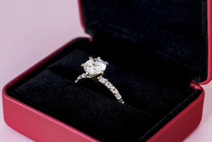 Expert Tips & Trends for Buying Diamond Engagement Rings for Women