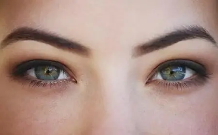 Eyelid Surgery vs. Non-Surgical Alternatives