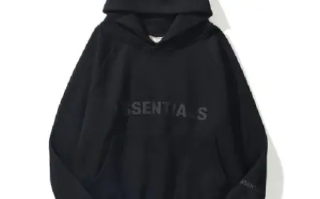Essential Hoodie with Minimalist Design for Streetwear Enthusiasts