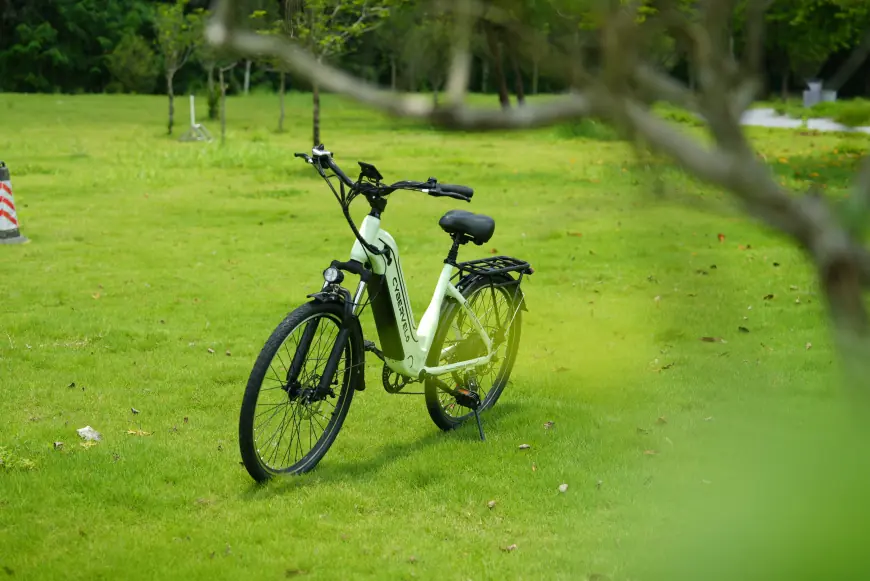 Essential Gear: Must-Have Accessories for the Safety-Conscious E-Bike Rider
