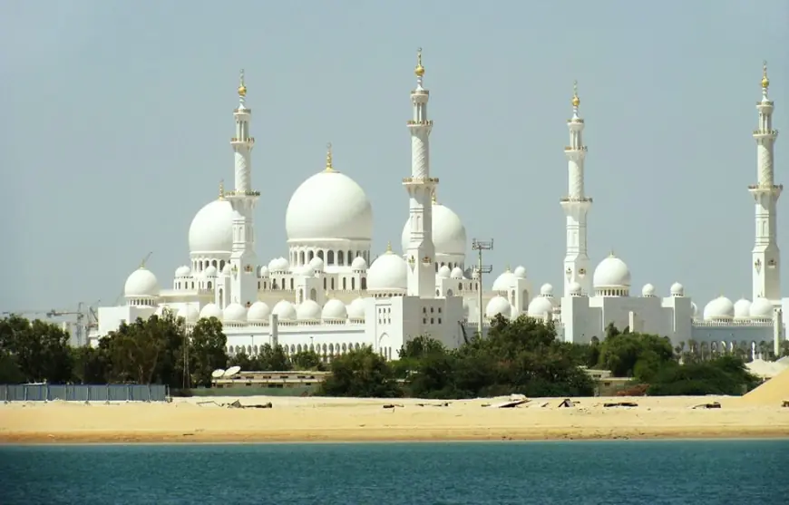 How Long Is a Typical Sheikh Zayed Mosque Tour?