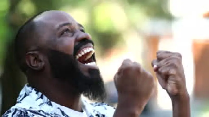 Man Cries “Si Mimi!” as His Wallet Drops While Assisting Victim of Robbery He Secretly Orchestrated