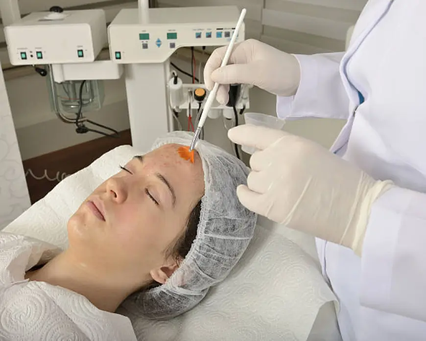 Glycolic vs. Salicylic Chemical Peels in Riyadh: Which One is Better?