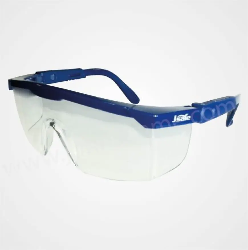 Safety Goggles in Dubai – Protecting Your Eyes at Work