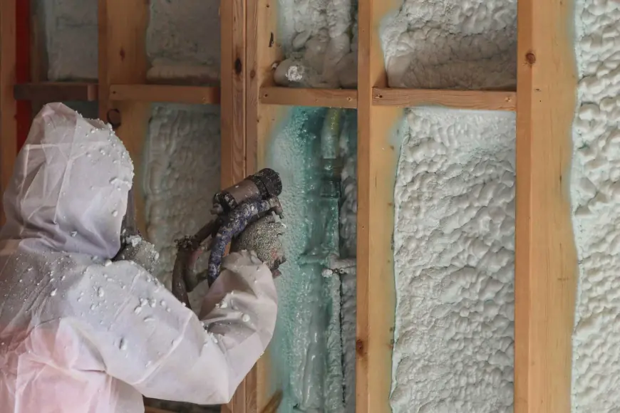 What Makes Spray Foam Services in Fort Walton Beach, FL Better for Energy Efficiency?