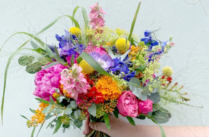The Cut Flowers Market in 2025: What’s Trending & What’s Blooming