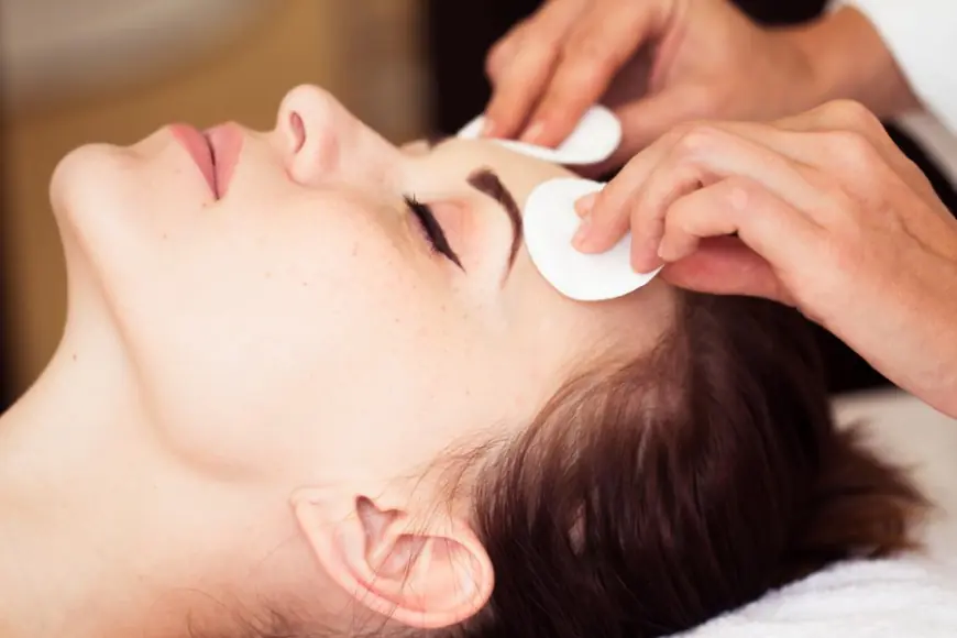 Deep Cleansing Facial with Extraction