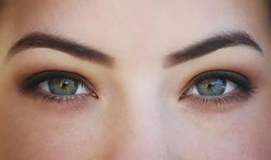 Eyelid Surgery vs. Non-Surgical Alternatives