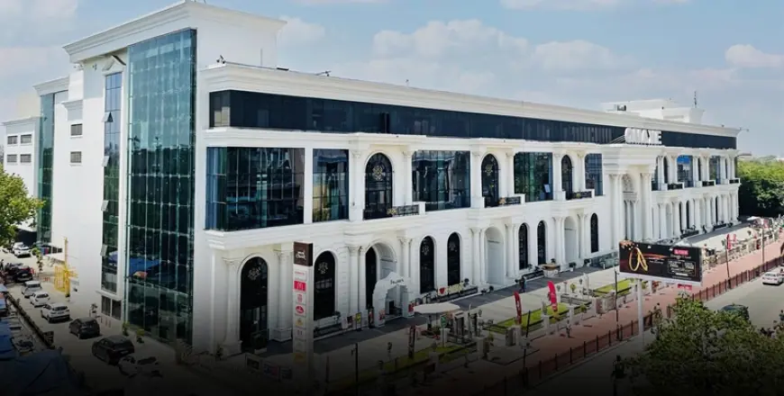 Omaxe Chandni Chowk Delhi: The Ultimate Commercial Destination in the Heart of the City