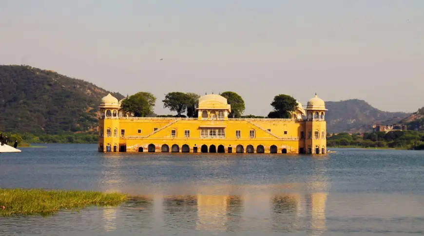 Delhi Agra Jaipur Varanasi Tour – Discovering India’s Lasting Legacy
