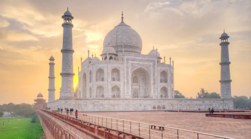 Delhi Agra Jaipur Varanasi Tour – Discovering India’s Lasting Legacy