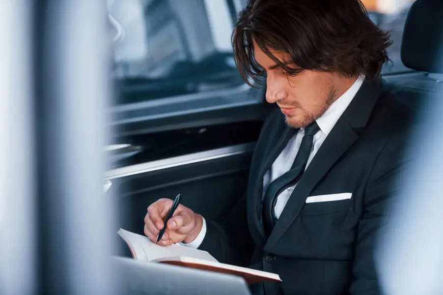 5 Reasons a Heathrow Chauffeur is Essential for Corporate Travel